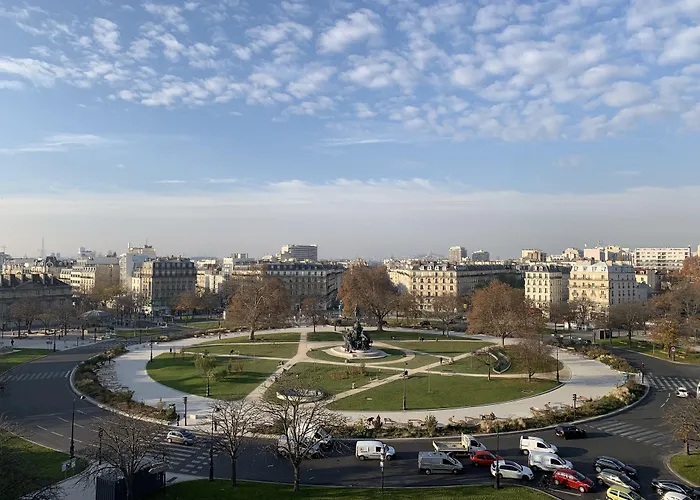 People - NationHotel Pas Cher Paris